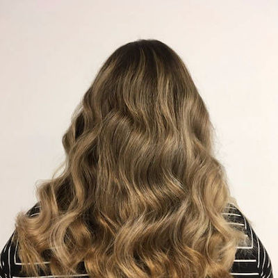 Coiffure bleu, jaune, vert ou rouge